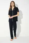 ست پیژامه زنانه کوتاه آستین با دکمه و لبه‌دار مشکی و سفید