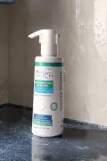 ژل لایه بردار صورت با دانه‌های هسته زردآلو، پاک کننده پوست مرده، روشن کننده 200 میلی لیتر