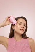 کرم ضد آفتاب مایع صورتی با SPF50+ و خاصیت ضد لک Pink Touch