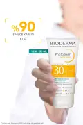 کرم ضد آفتاب فوتودرم AKN مات SPF30 برای پوست‌های چرب و مستعد آکنه 150 میلی‌لیتر