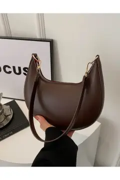 کیف زیر دستی زنانه با طراحی شیک و روزمره