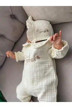 ست دو تکه توله و کلاه نوزاد با نام شخصی و گلدوزی شده