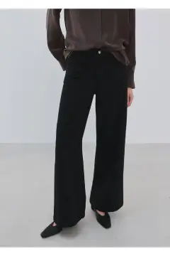 شلوار جین پاچه گشاد با کمر متوسط