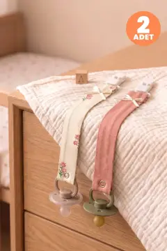 گیره پستانک دو عددی نوزاد دختر با طراحی گلدار و فانتزی