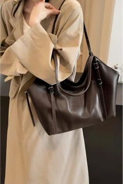 کیف دستی و دوشی زنانه قهوه‌ای تیره از چرم مصنوعی