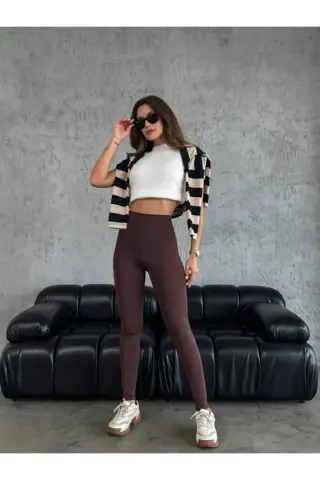 تایت روزمره و ورزشی زنانه با اثر لیفتینگ و کمر بلند