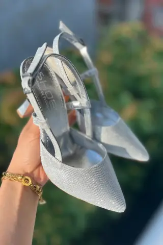 کفش زنانه پاشنه بلند آوهرت نقره‌ای