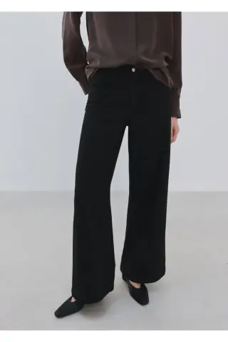 شلوار جین پاچه گشاد با کمر متوسط