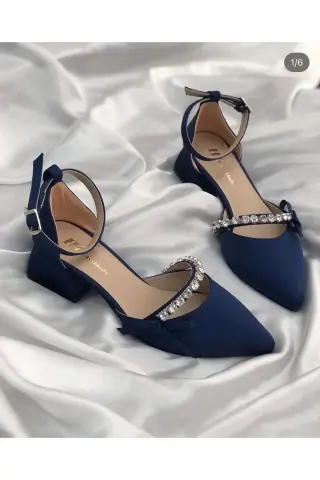 کفش ساتن پاشنه‌دار با گیره سنگی