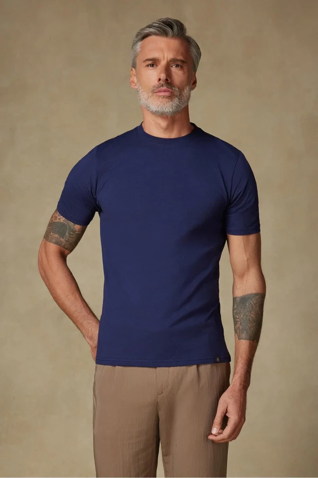 تی‌شرت مردانه یقه گرد راحتی فیت ساده آبی تیره پنبه‌ای ایزی پن