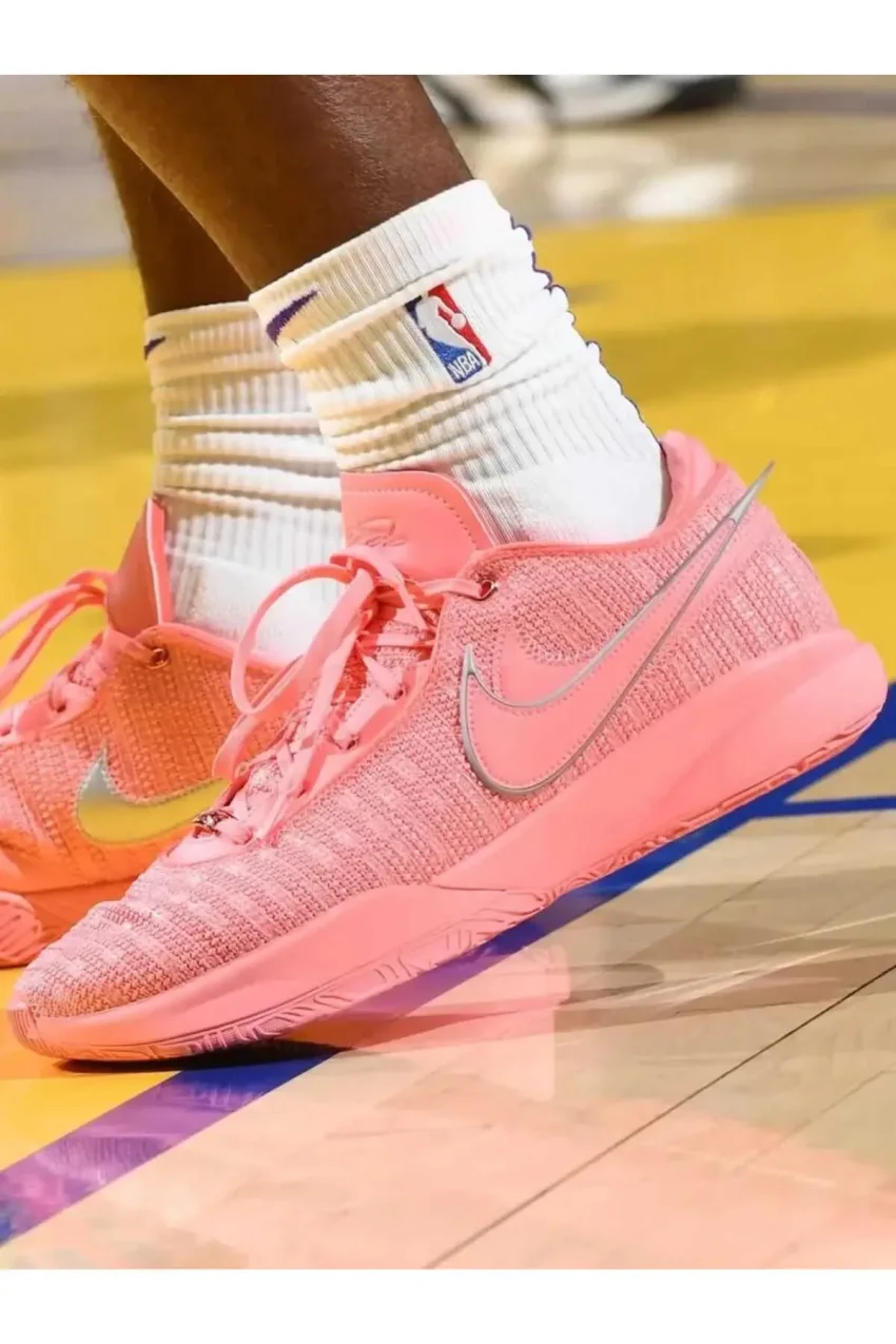 کفش بسکتبال مردانه LeBron 20 'Pink Diamond' مدل DJ5423-600 (آبی ورزشی)
