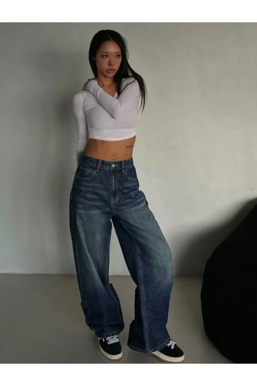 شلوار جین گشاد با جیب و برش آزاد